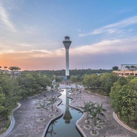 Klia Lili Residensi 5 Plus 2 Pax With Splendid Pool Nilai Exterior photo