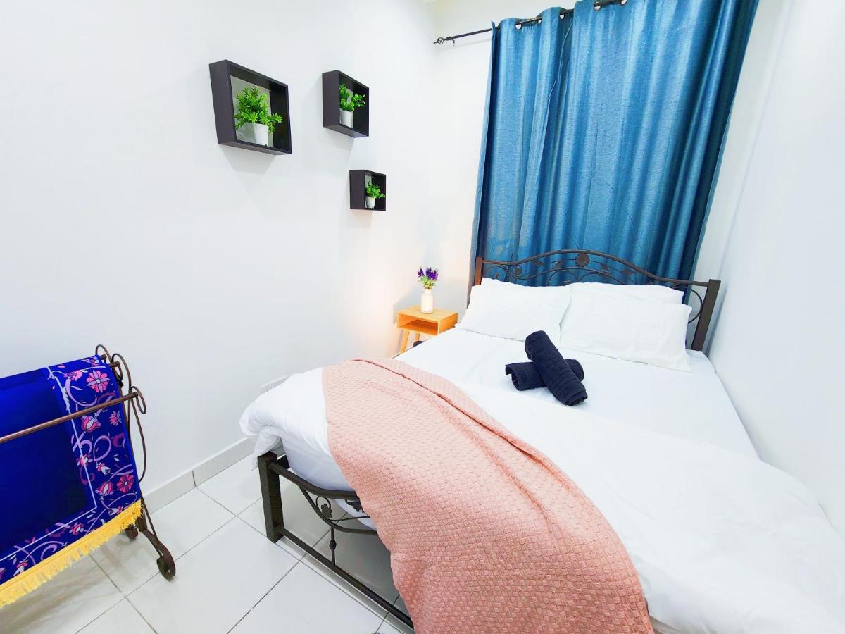 Klia Lili Residensi 5 Plus 2 Pax With Splendid Pool Nilai Exterior photo